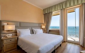 B&B Hotel Diano Marina Palace